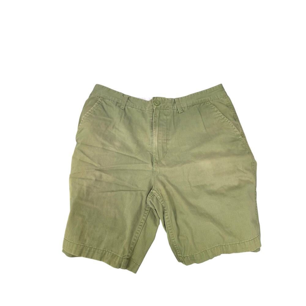 St. John's Bay Men's Green Chino Shorts, Size 36, Pre-Owned.